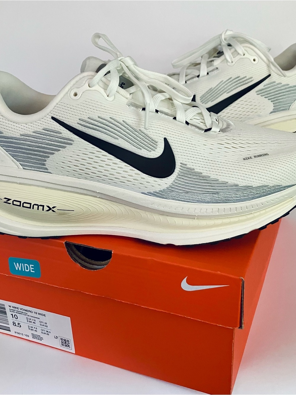 New NIKE VOMERO WOMEN'S ROAD RUNNING SHOES 10 Wide, White/Coconut Milk/Blk $124